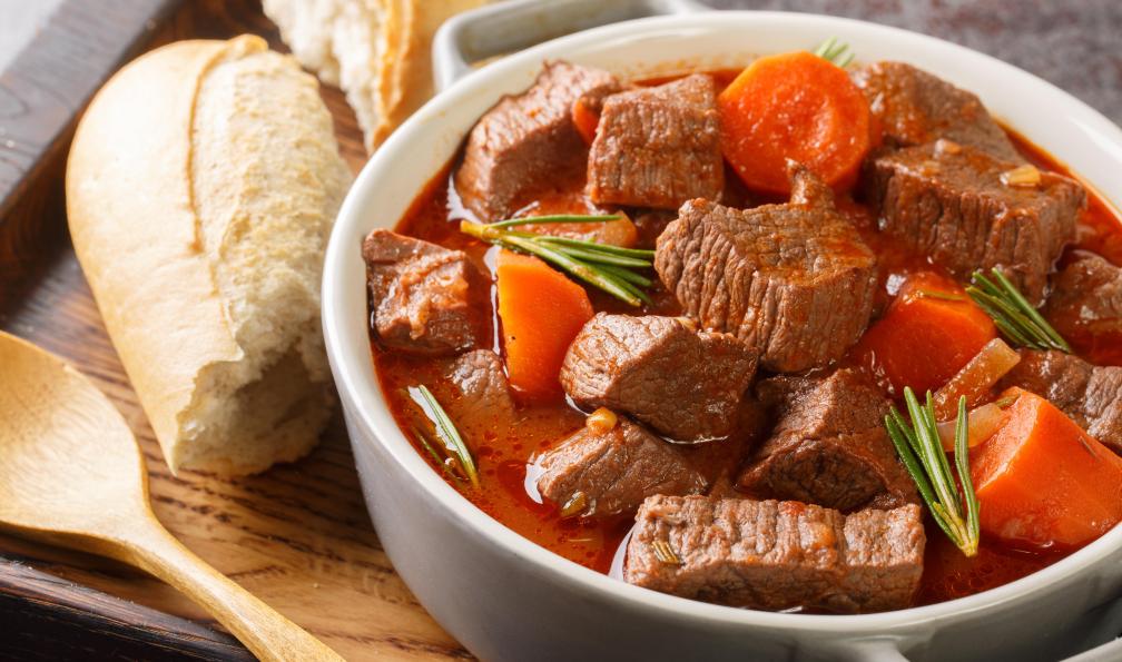 FomaA - Adobe Stock - Ragoût de buf français au vin rouge, connu sous le nom de daube de boeuf provençale, France - Week-end dans les Calanques - 13