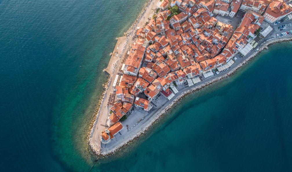 István - Csák - stock.adobe.com - La vieille ville de Piran sur la côte adriatique, Slovénie 
 - Des Alpes Juliennes à l'Adriatique - 7