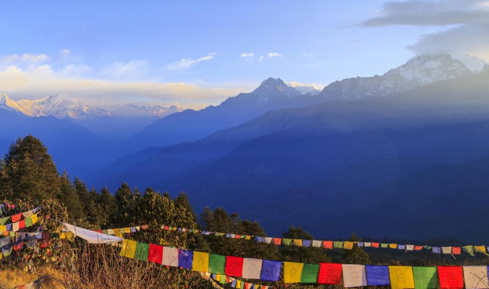 Amthinkin -  Istock -  Vue depuis Poonhill au coucher de soleil;Népal - Kopra Ridge : balcon des Annapurnas et Dhaulagiris - 4