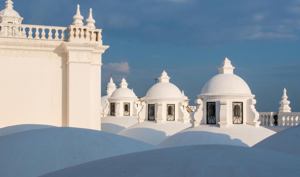 Jana - Adobe Stock - Vue sur les toits de la cathédrale de Leon au Nicaragua. - Nicaragua, terre de volcans - 6