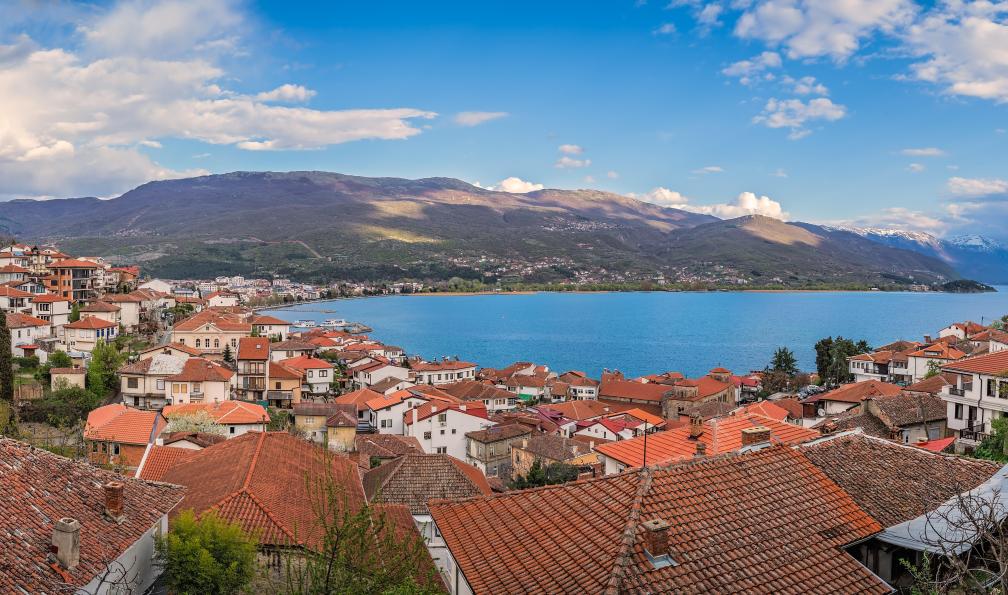 Pav-Pro Photography - Adobe stock - Image panoramique de la ville et du lac d'Ohrid, Macédoine - Le trek du High Scardus, légende des Balkans - 6