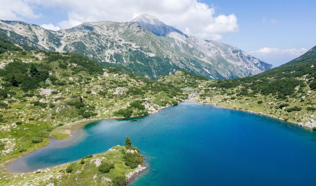 Stoyan Haytov - Adobe Stock - Vue aérienne de la montagne Pirin près de la rivière Banderitsa, Bulgarie - Sommets bulgares - 1