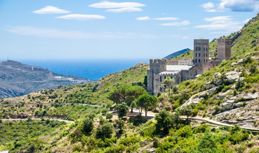 Pabkov - Adobe stock - Monastère de Sant Pere de Rodes, Espagne - Cadaqués, 1001 calas au pays de Dali - 1
