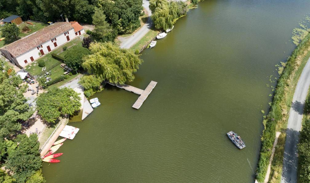 InstapadesStudio - Anjou tourisme - Vix, ancienne île du Marais Poitevin, Vendée, France - La Vélo Francette en famille à vélo - 6