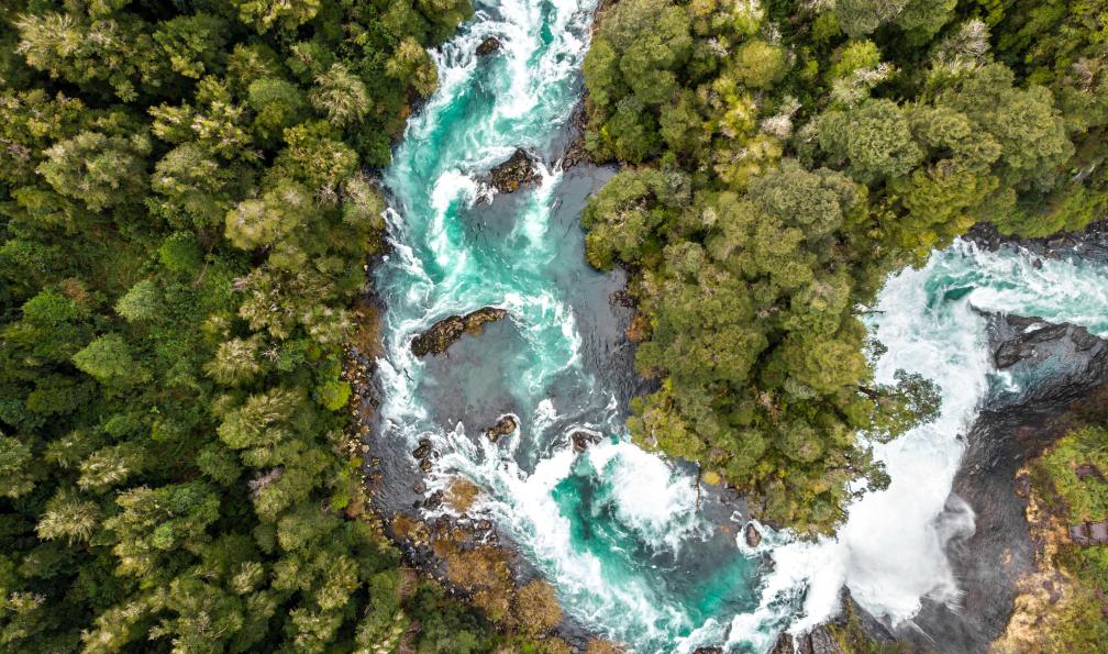 Alexis Gonzalez -  Istock -  Vue aérienne de la rivière Huilo Huilo dans le sud du Chili - L'Argentine de bout en bout - 4