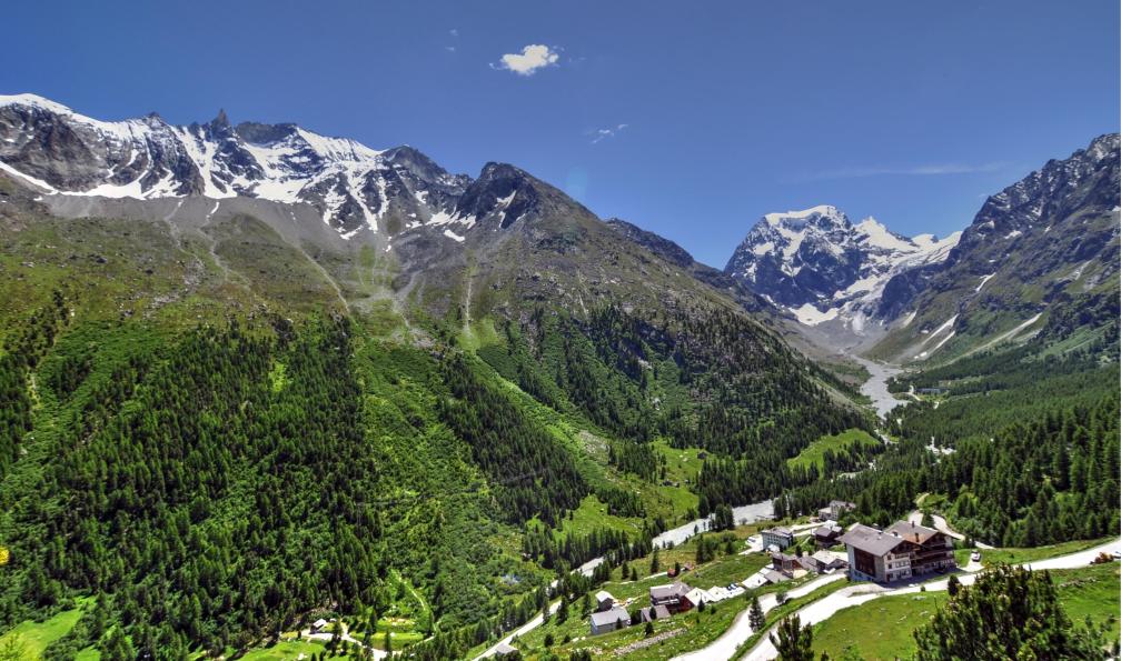 stock.adobe.com - Village dArolla dans les Alpes suisses - Le tour du Cervin en liberté - 5