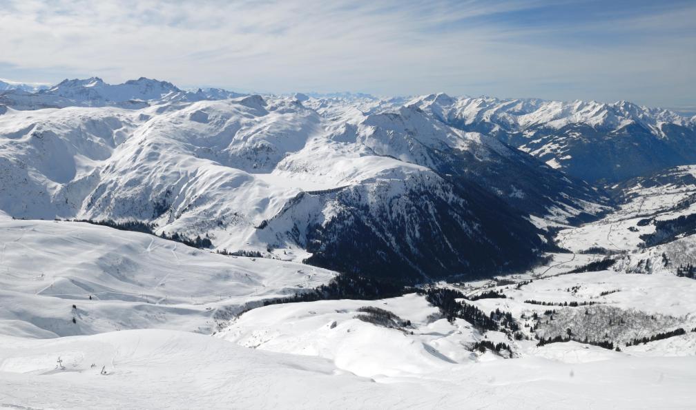 ventdusud -  Istock -  Montagne dans les hauteur du lac Roselend;France - Raquette confort au coeur du Beaufortain - 2