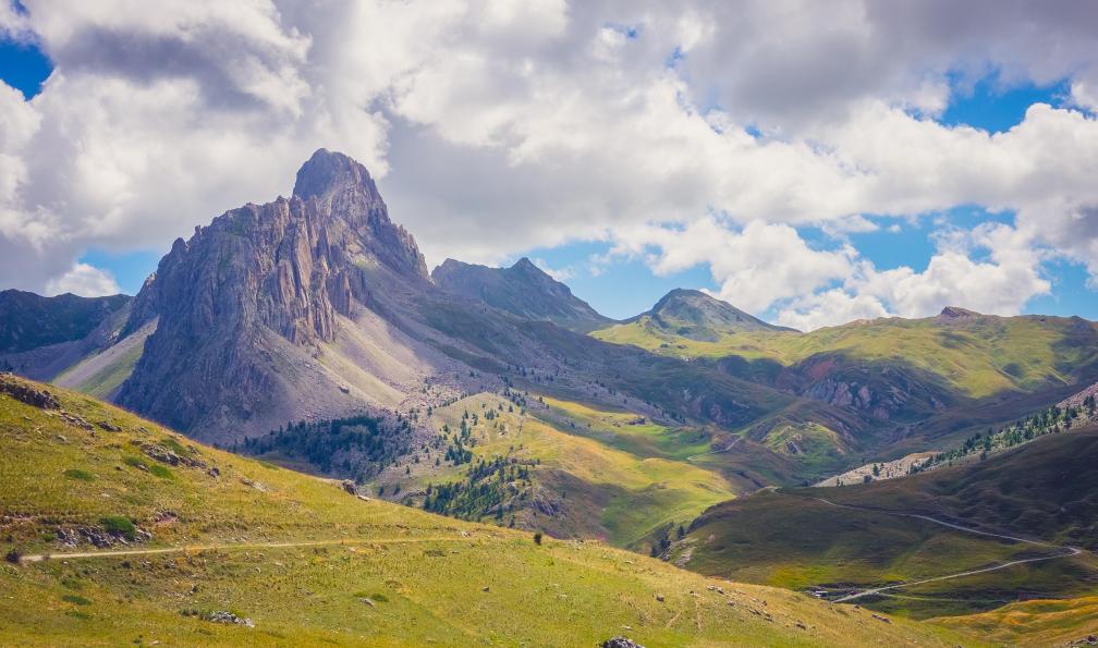 Pulcini - Giorgio - Adobe stock - Paysage de montagne dans le Val Maira, Alpes, Piémont, Italie - Les sommets du Val Maira - 1