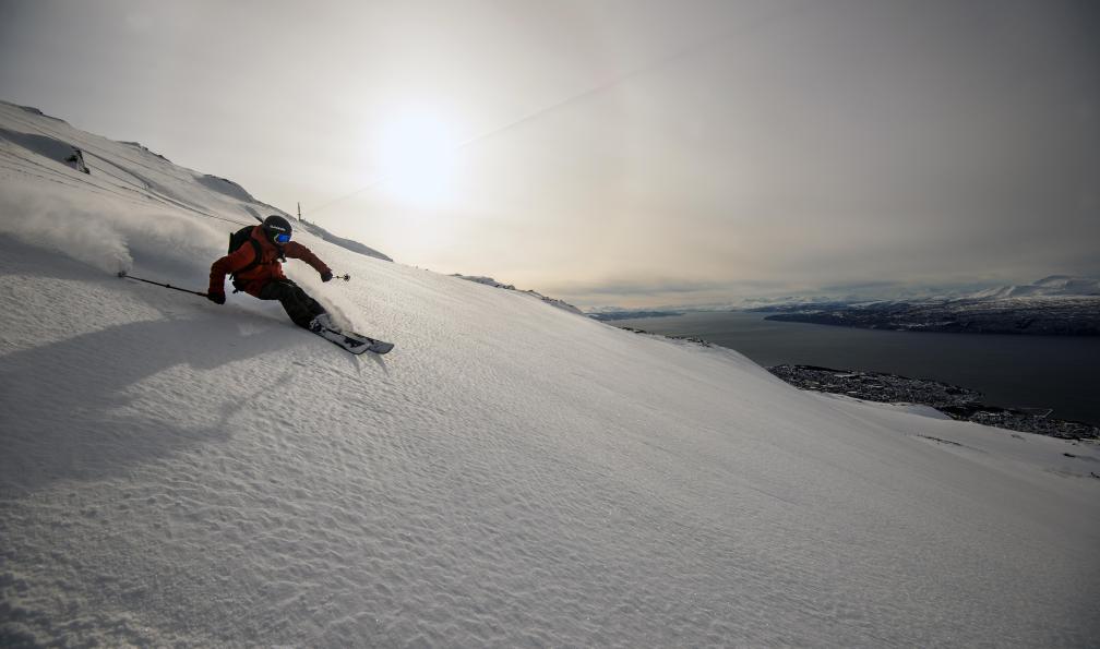 Herranz - Jean Noel - Visitnorway.com - Skieur à Narvik avec un soleil très bas, Norvège - Ski de rando et aurores boréales à Narvik - 1