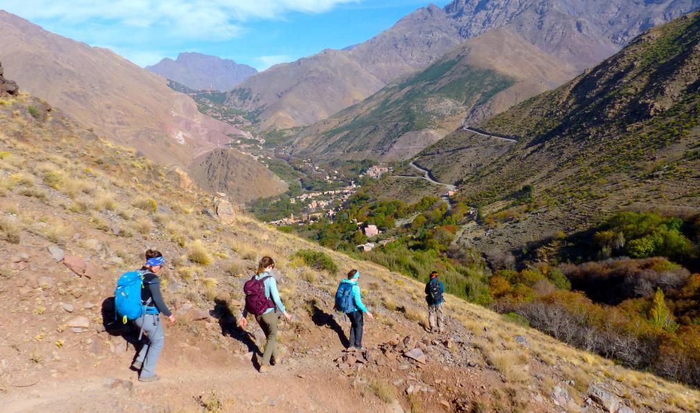 Pellotier - Christelle - Randonneurs au pied des villages du Toubkal-Aït Souka, Maroc
 - Villages berbères et Océan - 2
