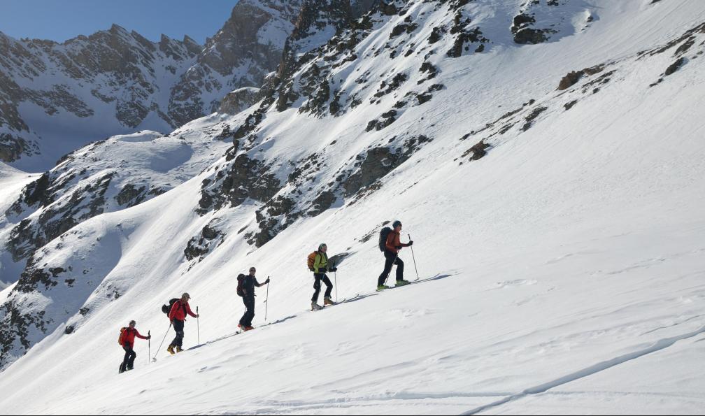 Mazet - Philippe - Groupe de skieurs dans le vallon de mary;France - Les "3000" de l'Ubaye au Queyras - 6
