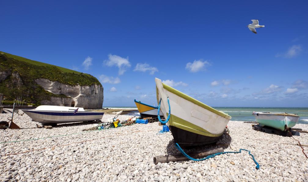 eyewave -  Istock 494896051 -  Bateaux de pêches le long des falaises de Yport, France - Couleurs et paysages de la côte d'Albâtre - 3