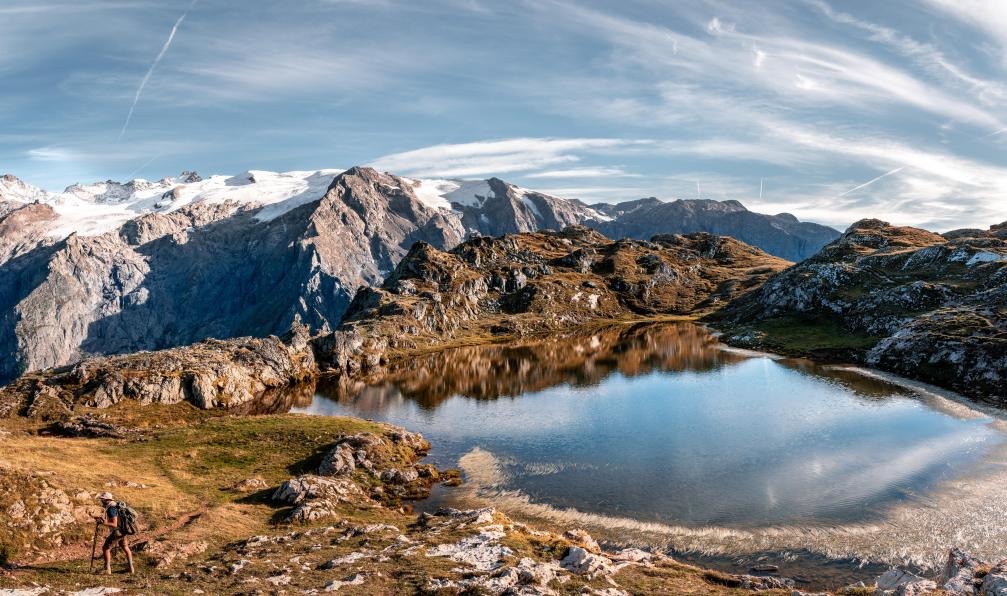Lafrasse - Mickaël - Le lac Lérié niché sur le plateau dEmparis est un magnifique belvédère face aux arêtes de la face nord de La Meije et du Râteau (3 809 m), Oisans, Alpes, France - Les panoramas de la Meije - 1