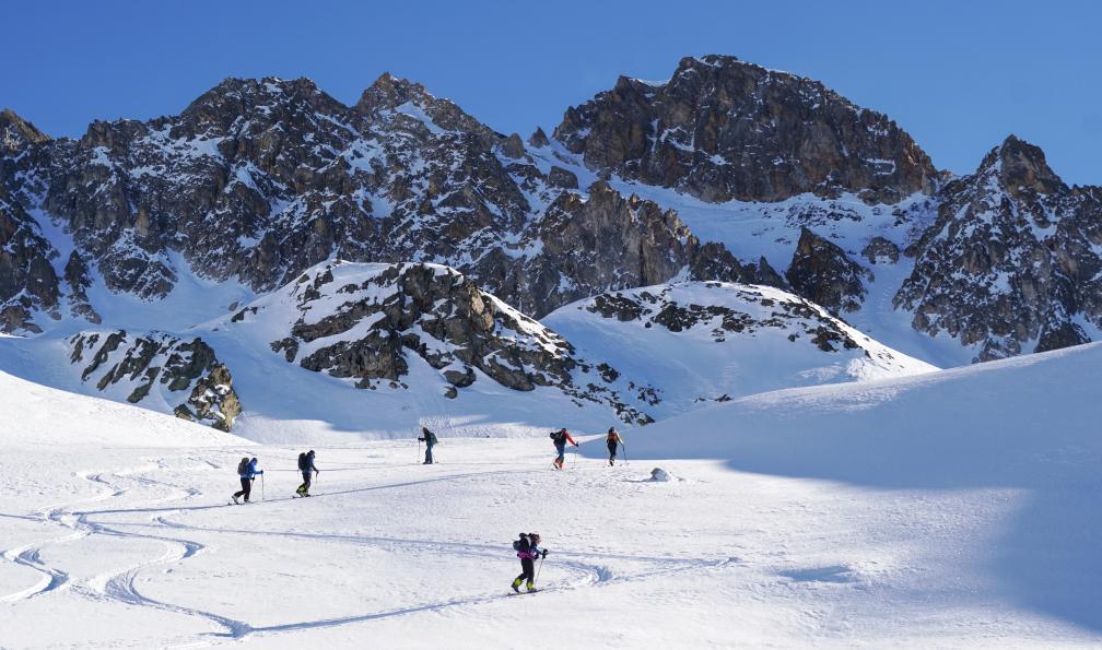 Mojito Trailprod - Skieurs à la montée dans des pentes sur le tour du Mont Thabor, Cerces, Alpes, France - Les sommets du Thabor à ski de randonnée - 3