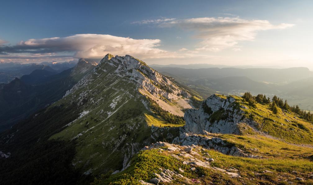 DAVID - Francois - stock.adobe.com - Panorama de crêtes dans le Vercors, Alpes, France - Crêtes et sommets du Vercors - 3