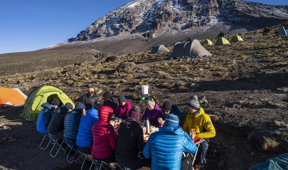 Chavi -  Jocelyn -  Repas au camp sur les pentes du Kilimandjaro - Objectif Kili et safaris de charme - 2