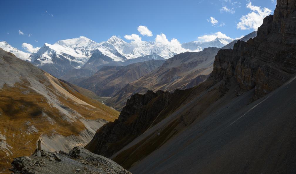 digital_eye -  Istock -  Vue depuis le cams de haute altitude de Thorung La; Népal - Le grand tour des Annapurnas - 5