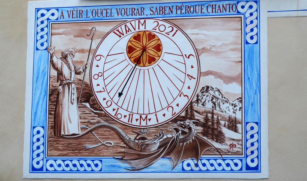 Lanau - Blandine - Cadran solaire dans le village de St Véran, réputé pour ce savoir-faire, Queyras, Alpes, France - Le grand tour du Queyras en 7 jours - 14