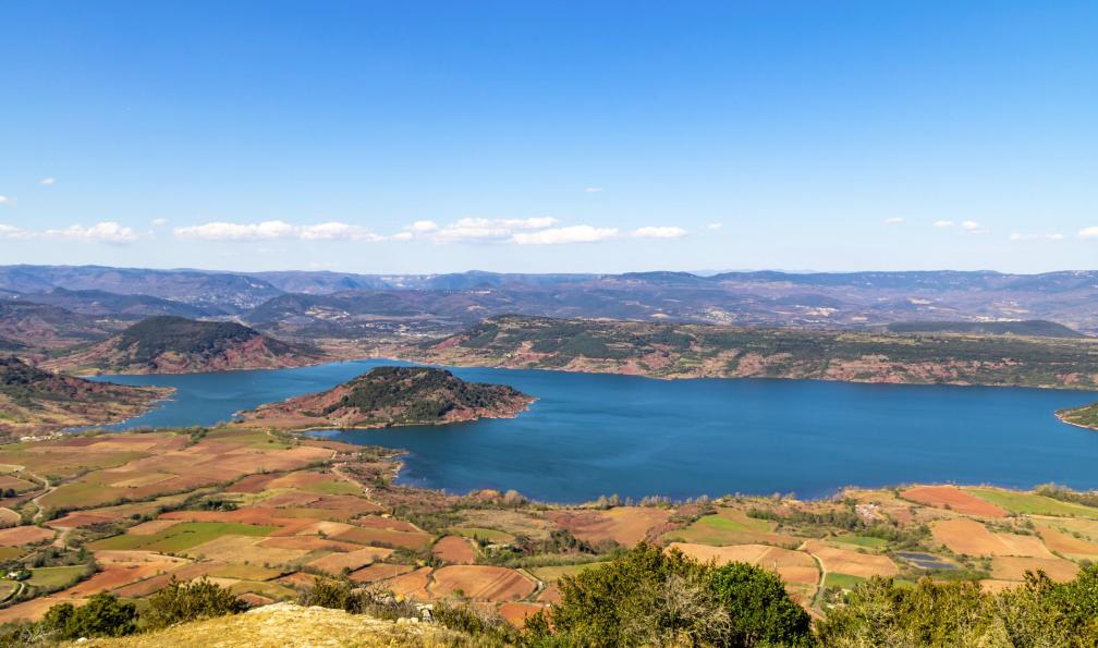 Ludwig Deguffroy -  Istock -  Lac du Salagou, Occitanie, France - Du lac de Salagou au Caroux - 6