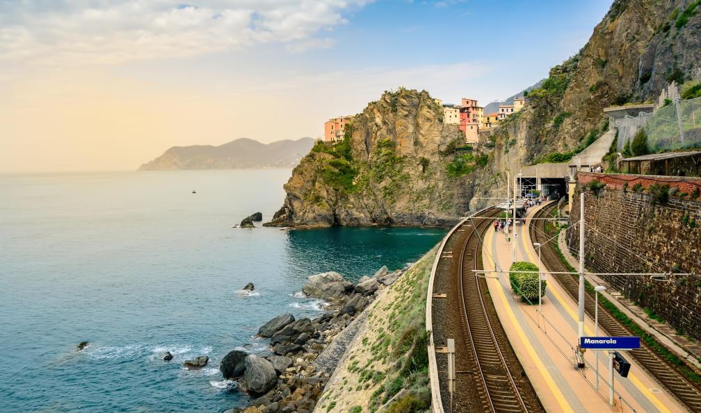 Lavrinenko - Julia - Adobe Stock - Gare de Manarola aux Cinque Terre, Italie - Portofino et Cinque Terre - 8