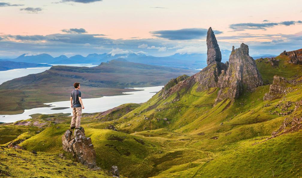 Earle - Joshua - Unsplash - Randonneur sur l'ile de Skye, Ecosse - Road trip dans les Highlands et sur la NC500 - 8