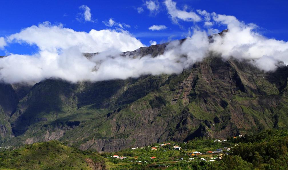 Tomasz Dutkiewicz -  istock -  Cirque de Cilaos, île de La Réunion - De cirques en cimes  - 3