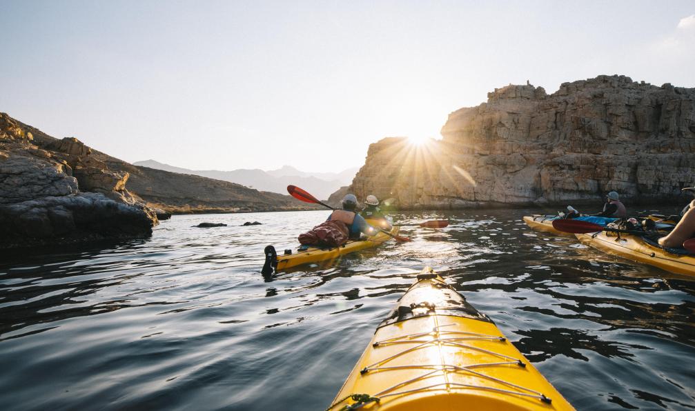 Ferrand -  Clara -  Randonneurs en kayaks de mer dans les fiords en Oman, Émirats arabes unis  - Trek et kayak au Musandam - 1