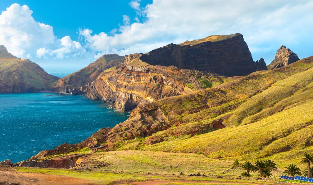 proslgn - AdobeStock - Paysage de Sao Lourenco, entre plaine, massif montagneux et mer, Madère - Le grand tour de Madère - 2