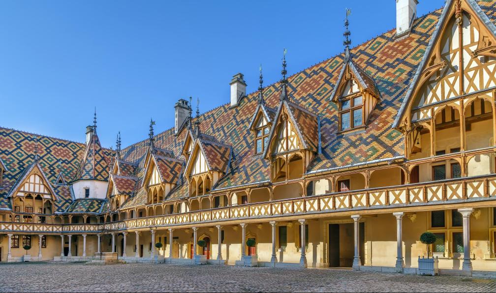 borisb17 - stock.adobe.com - Hospices de Beaune, bourgogne, France - Les vignobles de Bourgogne à vélo - 1
