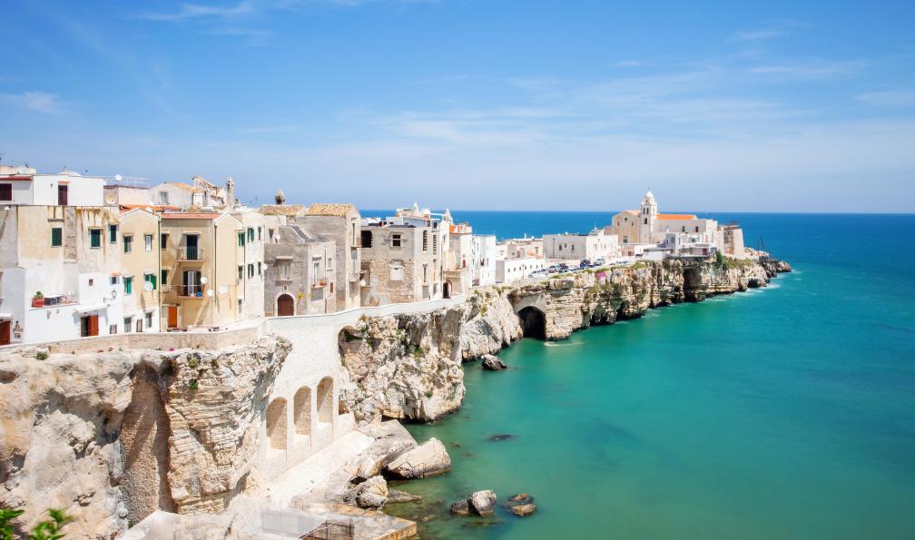 Poike -  Istock -  Village Vieste, Pouilles, Italie. - Les Pouilles du nord au sud - 7