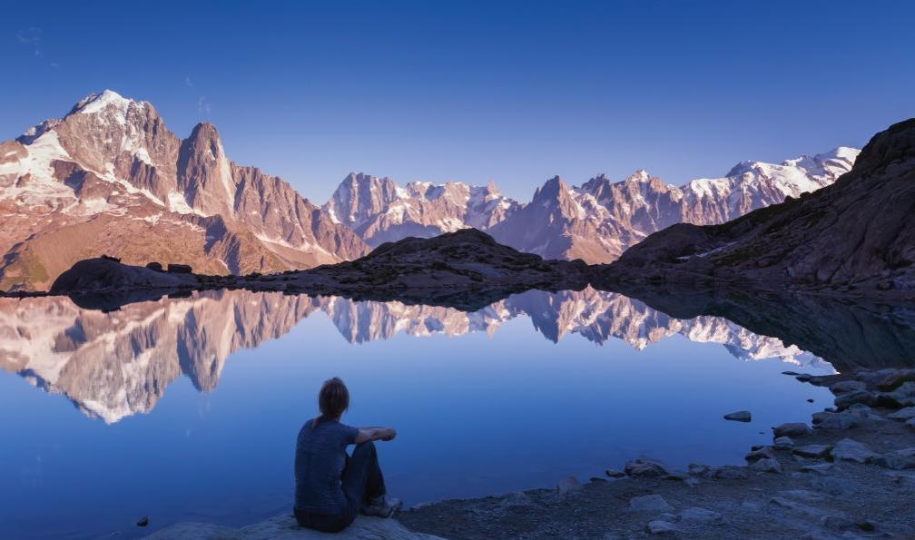 NicoElNino - Istock - Lac Blanc, tour du mont blanc, France - Tour des Fiz & aiguilles Rouges face au mont Blanc - 1