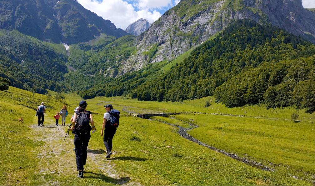 Arenas - Philippe - Randonneurs dans le Val d'Aran, Espagne - Montagnes, lacs et patrimoine du Val d'Aran - 3