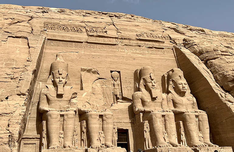 Statues d'Abou Simbel, dédiés à Ramsès II et à la déesse Hathor - Egypte