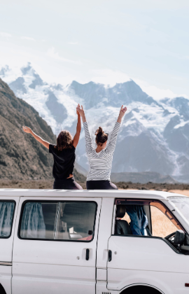 Personnes en van trip en Nouvelle Zélande