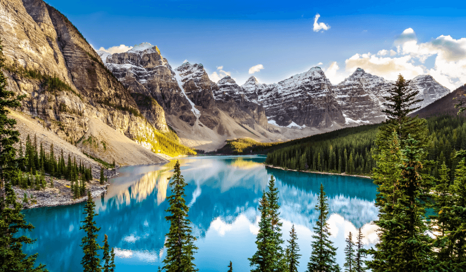 Parc National de Banff, lac au pied des montagnes de Morain, Canada