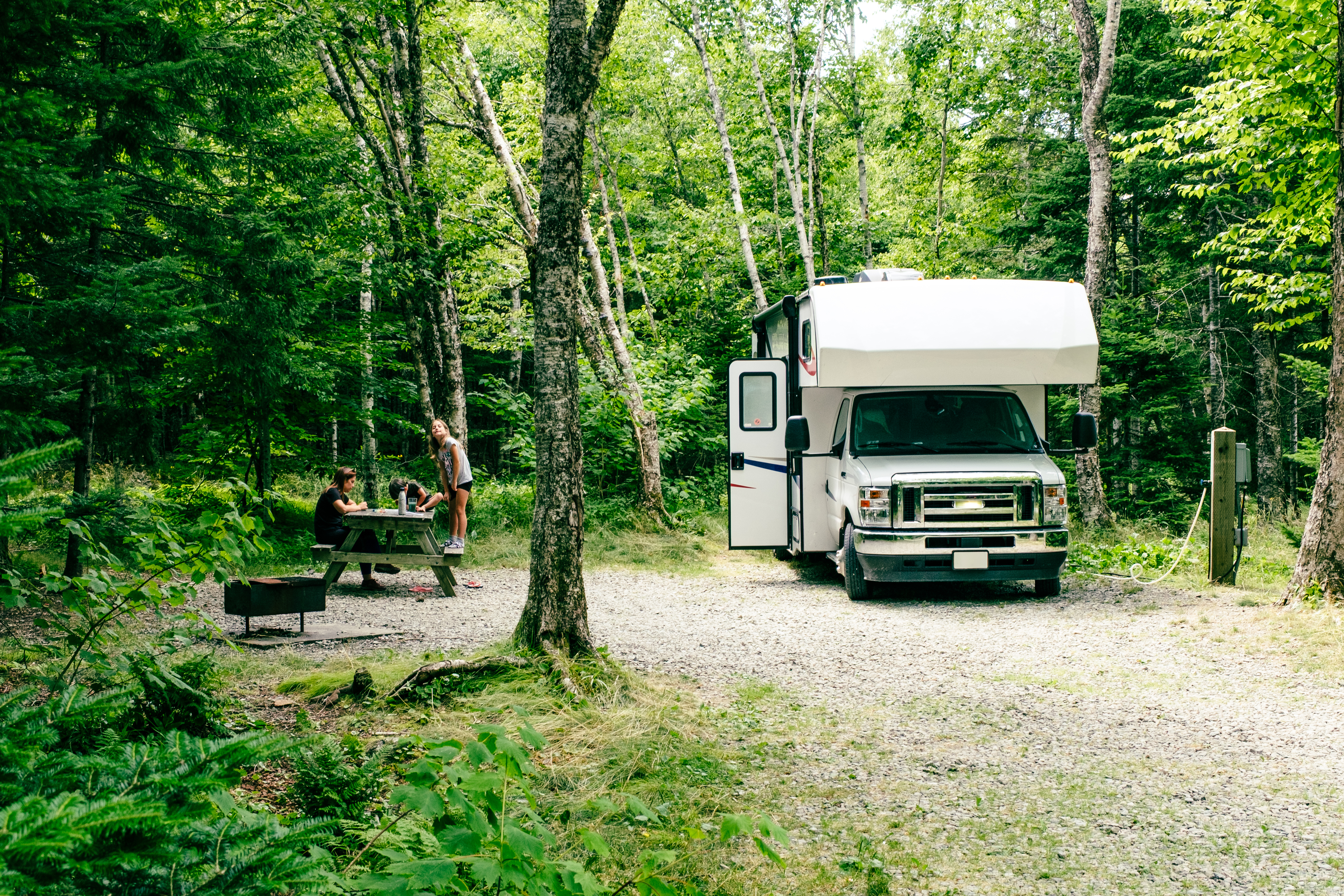 Pique-Nique en famille avec un camping-car au parc national de Fundy, Canada