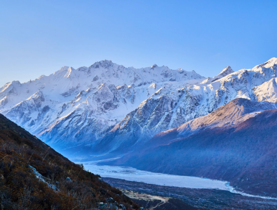 Vallée du Langtang en hiver sous la neige, Népal