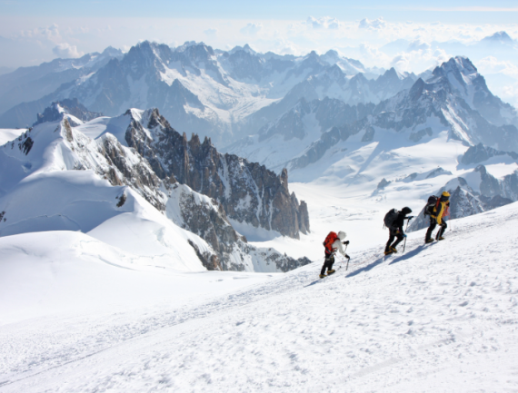 Ascension du Mont Blanc par trois alpinistes, Alpes, France