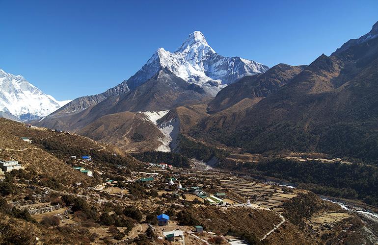 Village de Pangboche et montagne Ama Dablam, vallée du Khumbu, Népal.