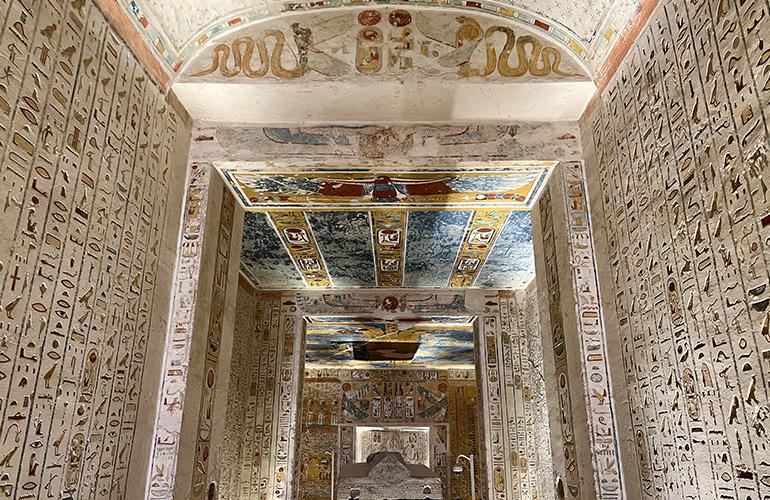 tombeau funéraire Ramses IV avec plafond décoré, vallée de rois, Louxor - Egypte