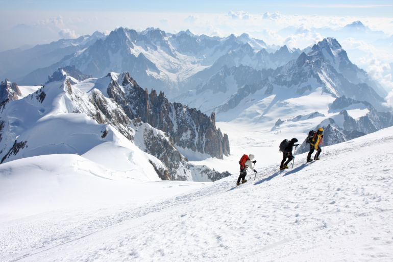 Ascension du Mont Blanc par trois alpinistes, Alpes, France