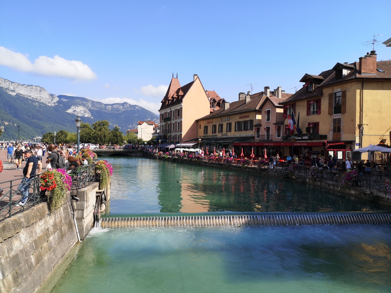 Tour des bauges à vélo Le lac d'Annecy et le massif des Bauges à